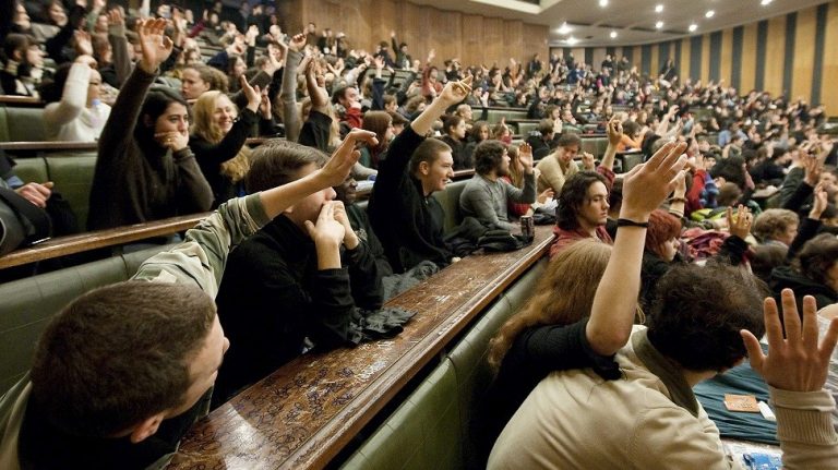 [#Vie Étudiante: “stop de jouer à la loterie sur nos vies, celles des étudiants, stop à la sélection au mérite”]. Bally BAGAYOKO