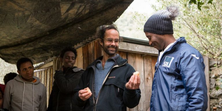 #J’apporte tout mon soutien à ce soldat du cœur que représente Cyril HERROU qui est maintenu en détention pour avoir rendu l’honneur aux valeurs de la France.. Bally BAGAYOKO