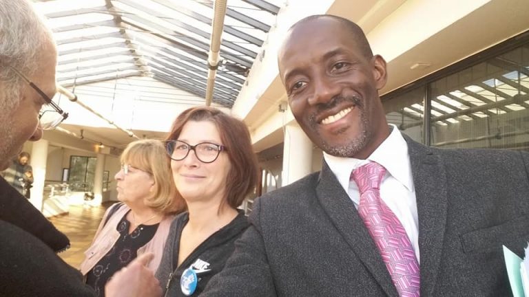 [#La France Insoumise Saint-Denis ne sera aucunement complice de cette hypocrisie et réaffirme que la seule solution à retenir est la non ré adhésion au SEDIF pour répondre de manière ferme et définitive à soldat André Santini. Bally Bagayoko France Insoumise.]