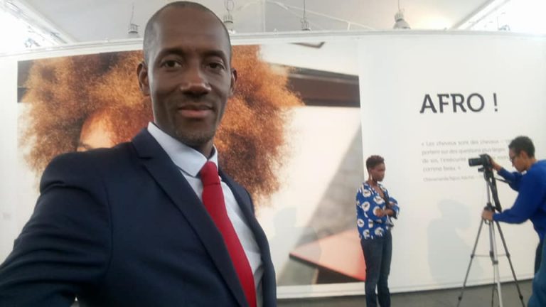 [#AFRO : “Une réalisation exceptionnelle de plus de 150 portraits qui à partir de la nature des cheveux, de leur testures , retrace l’histoire individuelle et collective d’hommes et de femmes d’origine Africaine, métissée”. Bally BAGAYOKO]