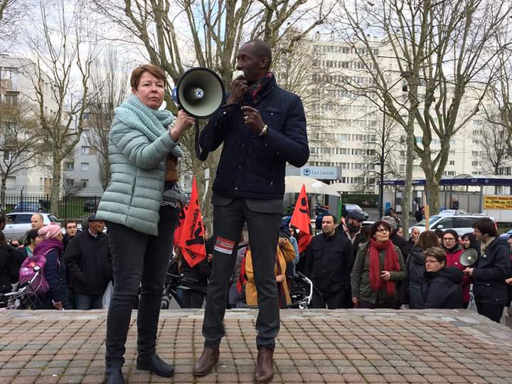 Considérant que plus de 5 millions d’agents de la fonction publique bénéficient d’un statut spécifique pour les protéger de toute instrumentalisation politique ou de toute tentative de corruption émanant du secteur privé,