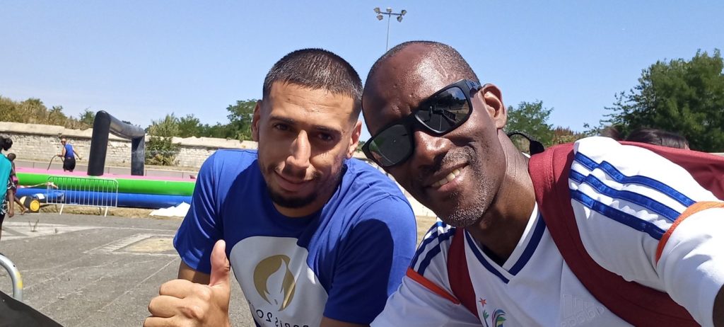 Avec Reda Boudebouz acteur associatif, engagé pour sa ville et de la team 7dreams ! Un des nôtres... Force et honneur à lui et à son collectif pour la belle initiative sur le quartier Allende avec un bel été et ses lots d'activités pour les enfants et les familles. #7Dreams